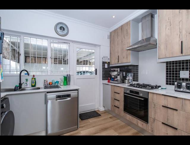 4 BEDROOM PROPERTY TO RENT IN CONSTANTIA
